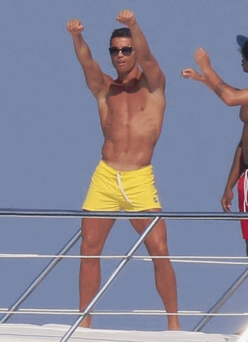 ronaldo-groovin-gif.gif